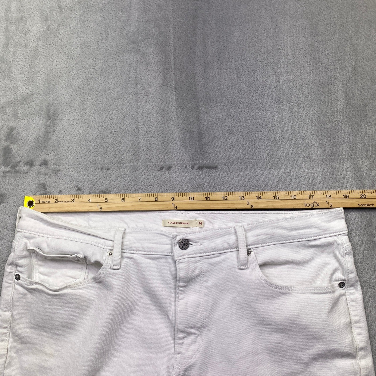 Levis Classic Straight Leg White Jeans Womens Size 34 Grunge Preppy Retro