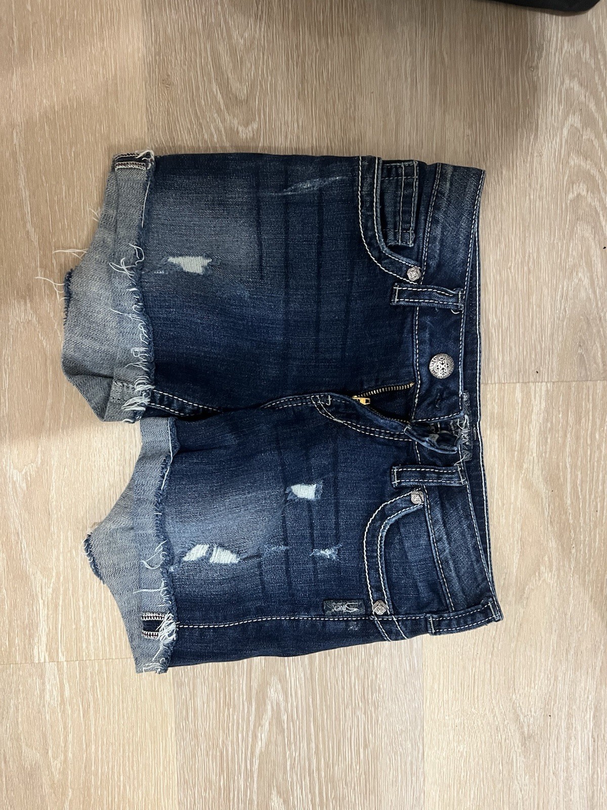 Silver Jeans Suki Women’s Dark Wash Blue Mid Rise Cut Off Shorts Pockets 26