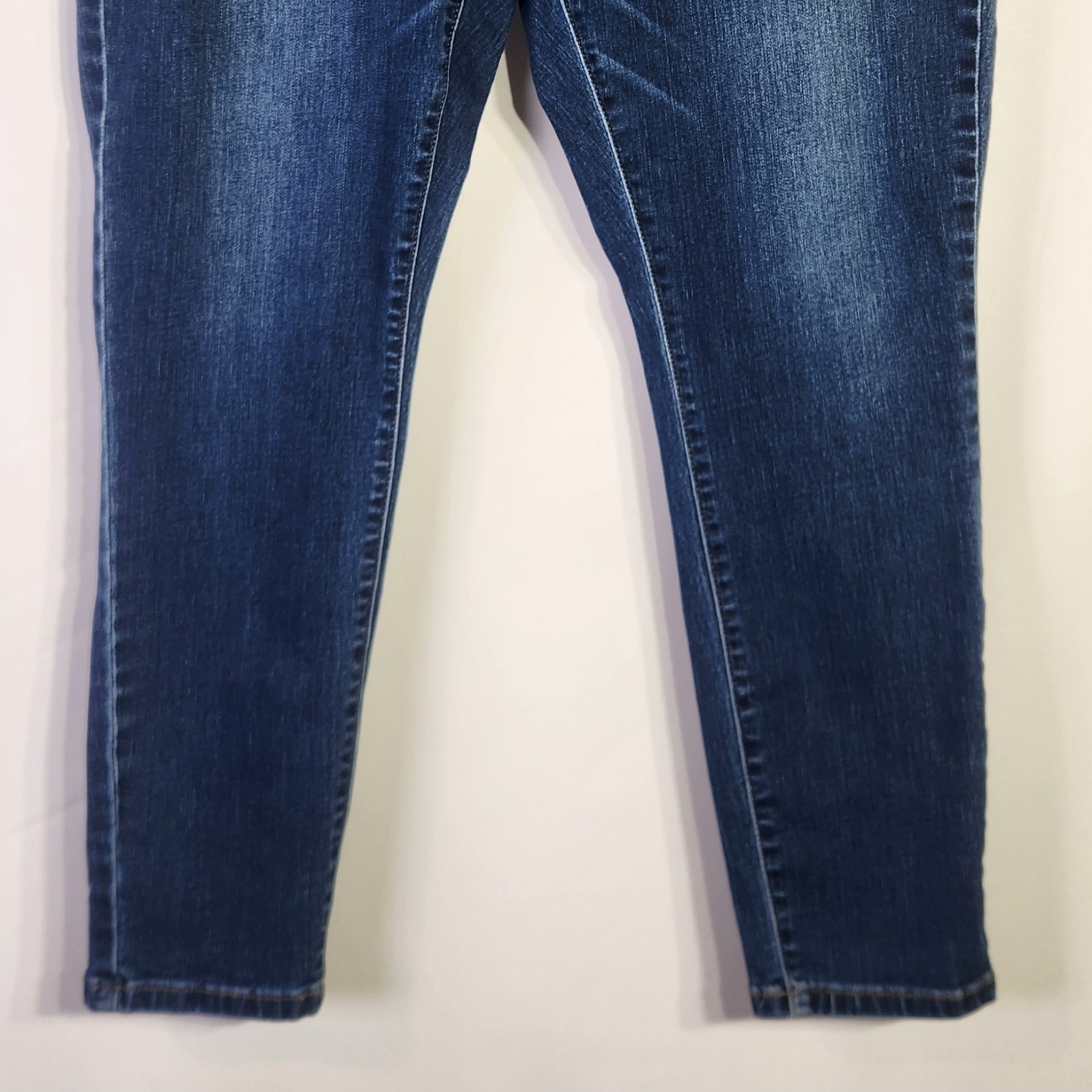 Universal Thread Mid Rise Skinny Jeggings Medium Wash – Size 18
