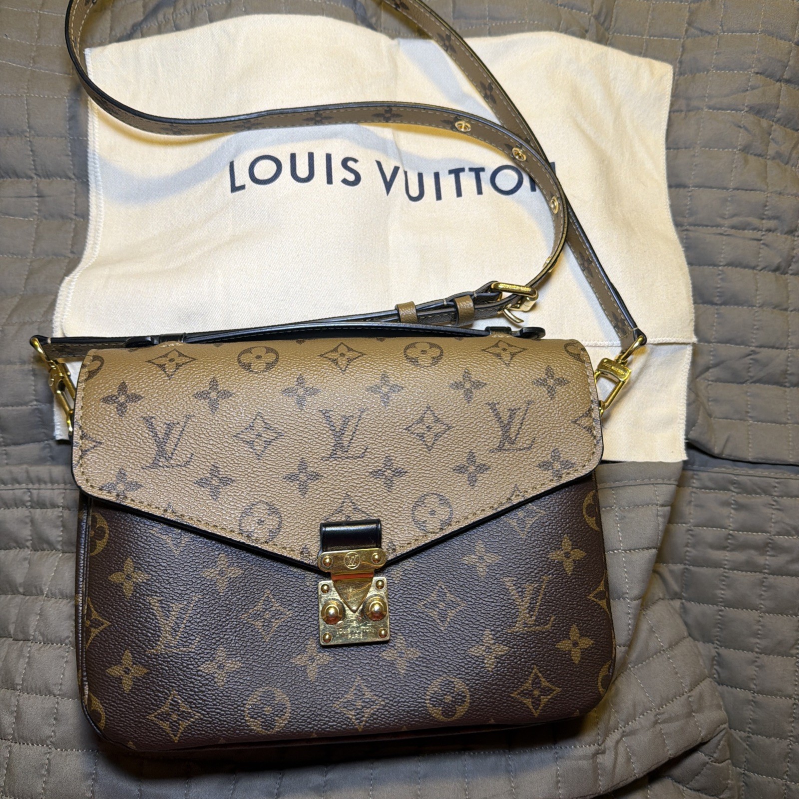 Louis Vuitton POCHETTE METIS REVERSE Monogram. 100% authentic.