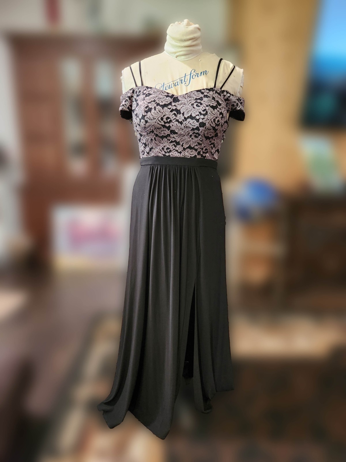 Morgan & Co 12670 Lace Formal Long Dress Size 10