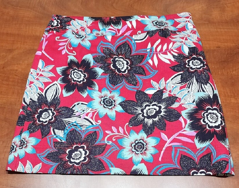 Women’s Talbots Red and Black Floral Straight A-Line Skirt Size 6P EUC B101