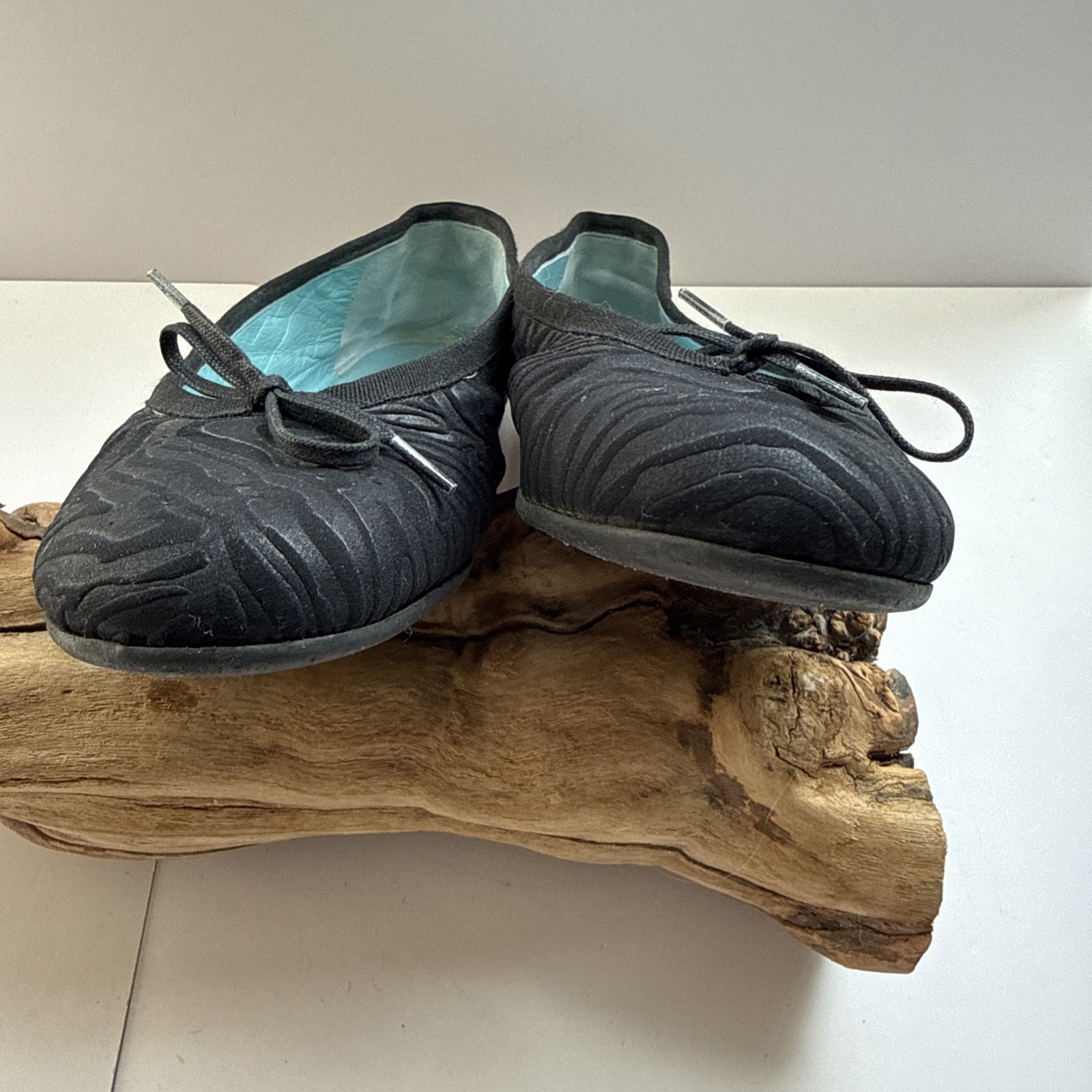 Thierry Rabotin Everyday Ballet Flats. Size EU 40/US 9-9.5. Embossed Black