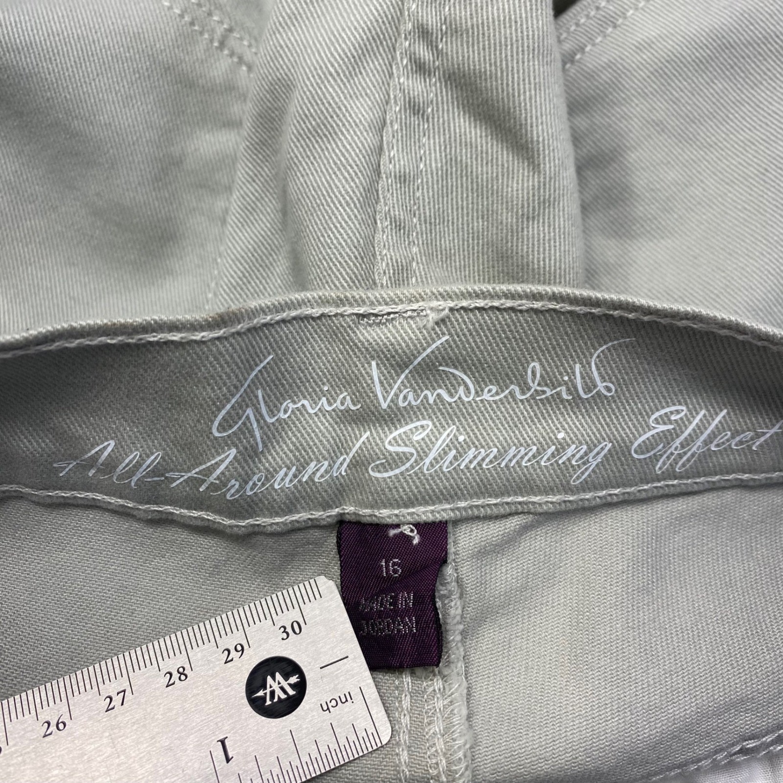 Gloria Vanderbilt Amanda Capri Pants Women’s Size 16 Desert Sage Green Ste