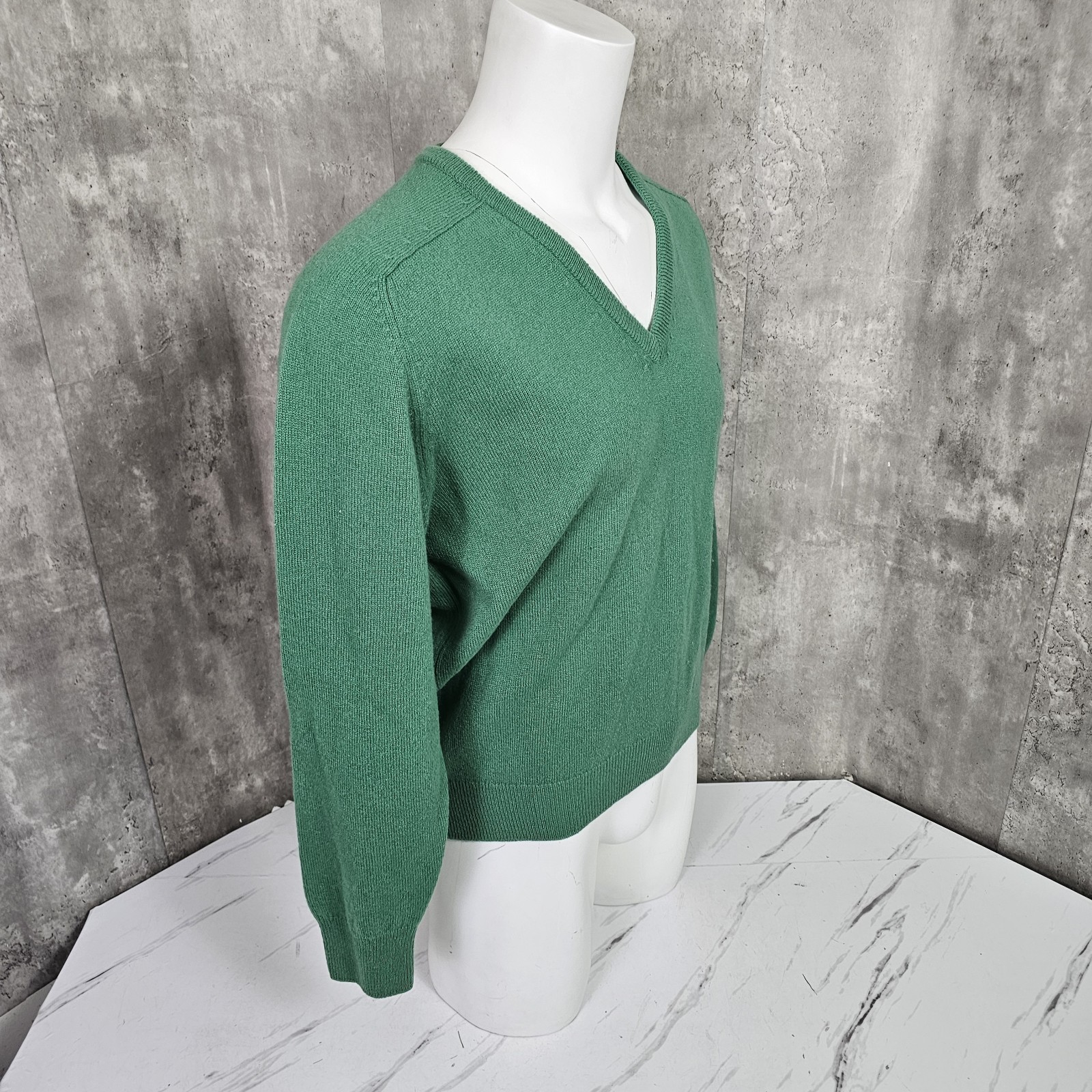 Vintage Pringle Sports Wool VNeck Pullover Sweater Green Jumper 42″/107 cm
