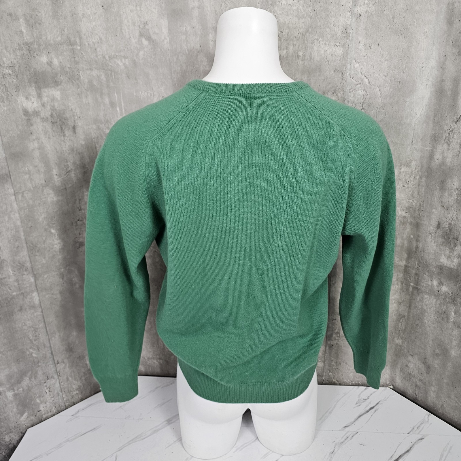 Vintage Pringle Sports Wool VNeck Pullover Sweater Green Jumper 42″/107 cm