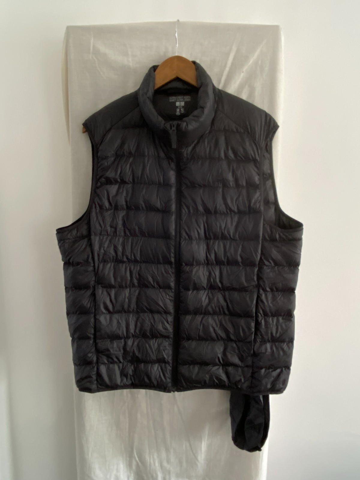 UNIQLO Black Ultra Lightweight Full Zip Packable Down Gilet Size XL