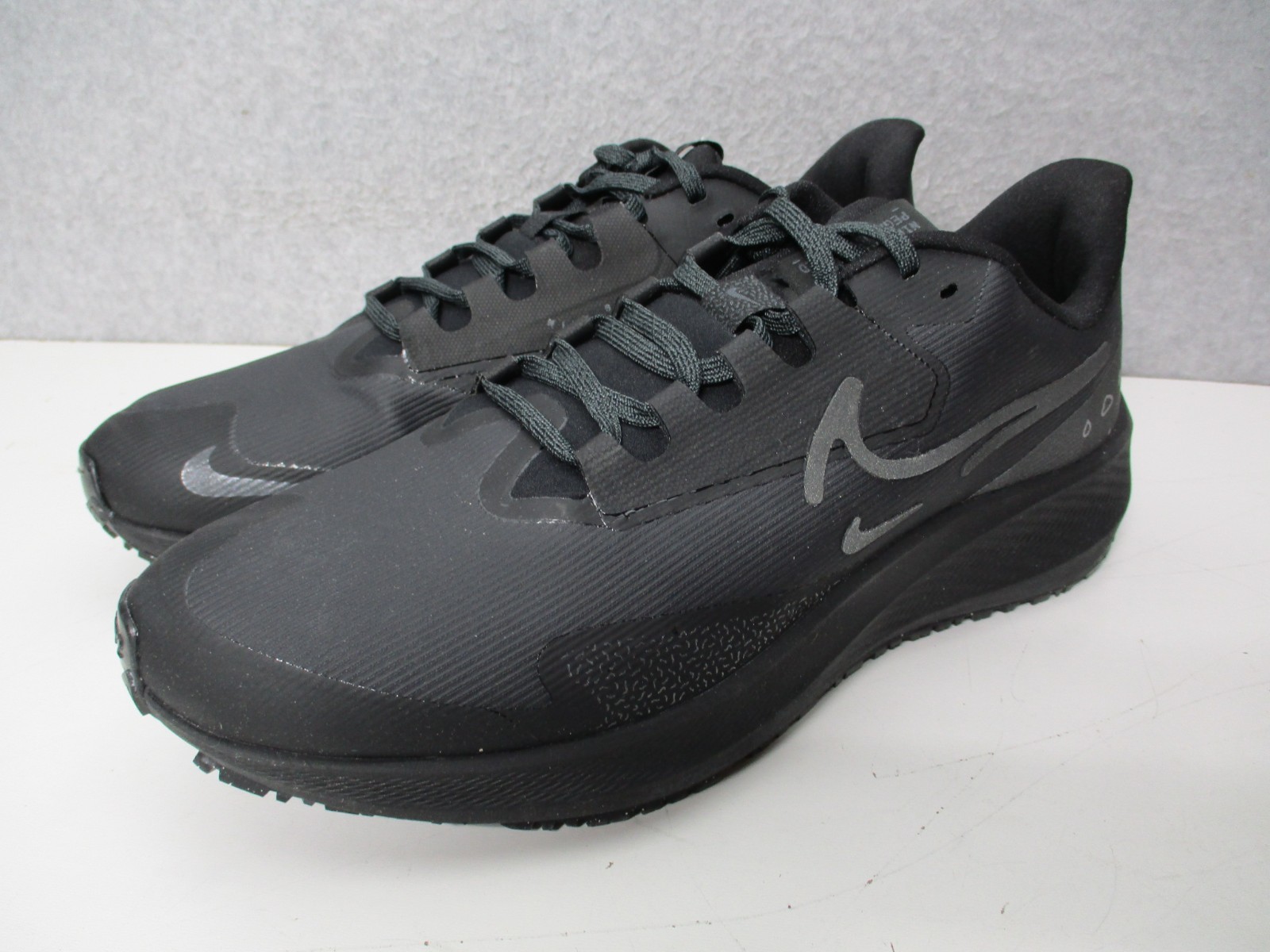 Nike Air Zoom Pegasus 39 Shield Mens Sz 11.5 Black Athletic Shoes DO7625 001