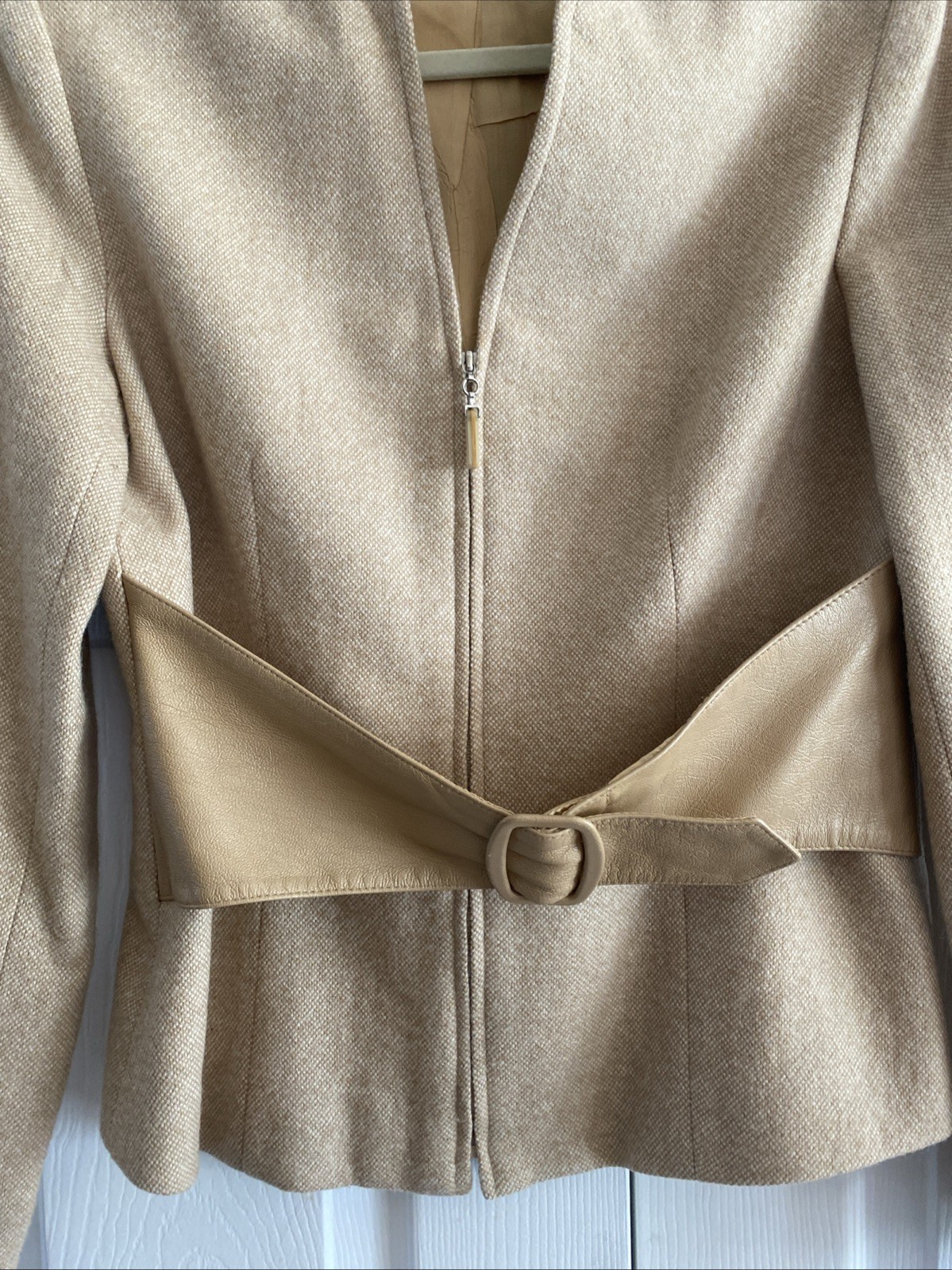 Penta Womens 4 Tan Wool Belted Jacket Collarless Open V Zip Quiet Luxury Minimal