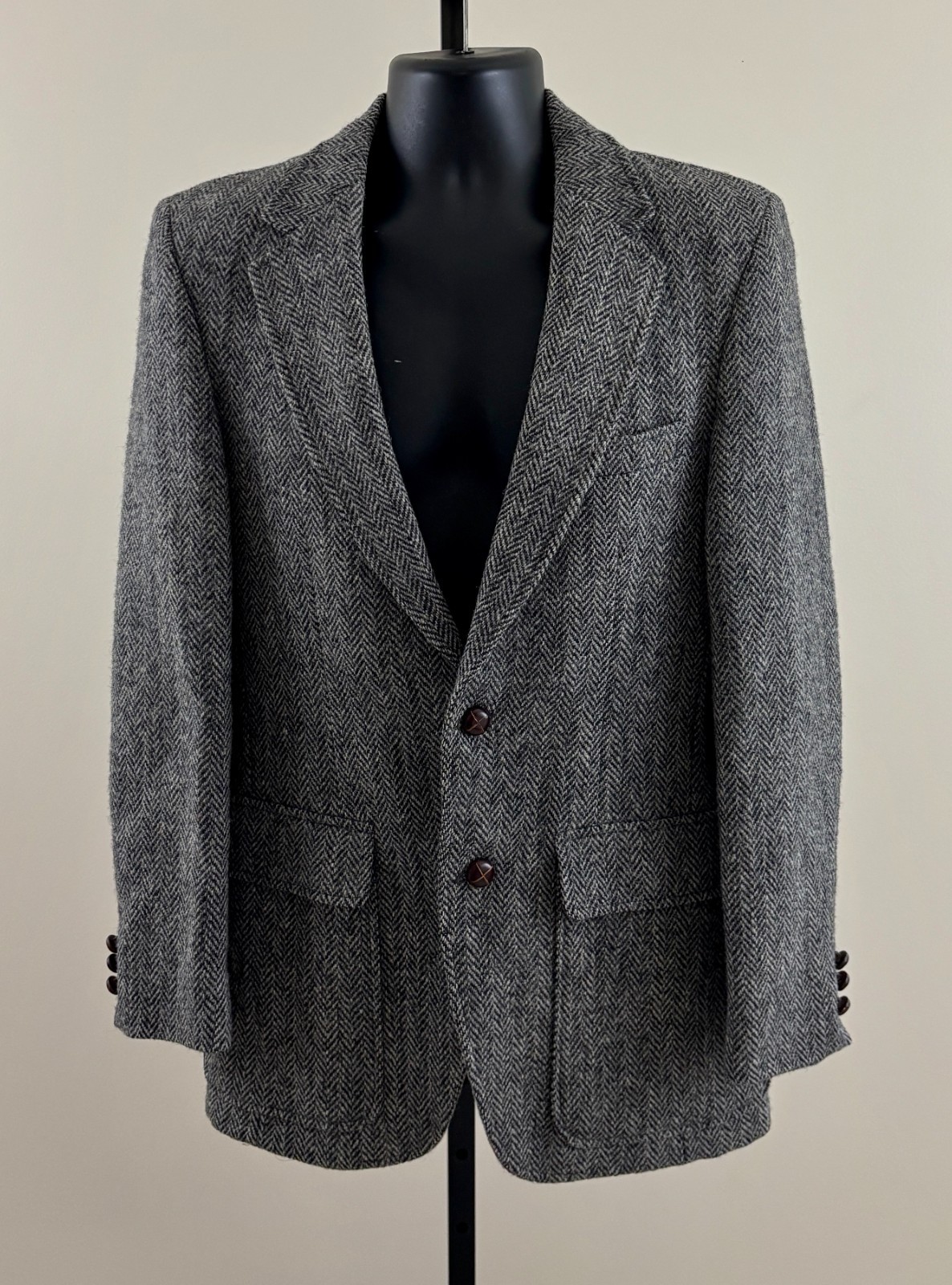 HARRIS TWEED Mens 38R Black Gray Herringbone Scottish Wool Jacket Blazer VTG