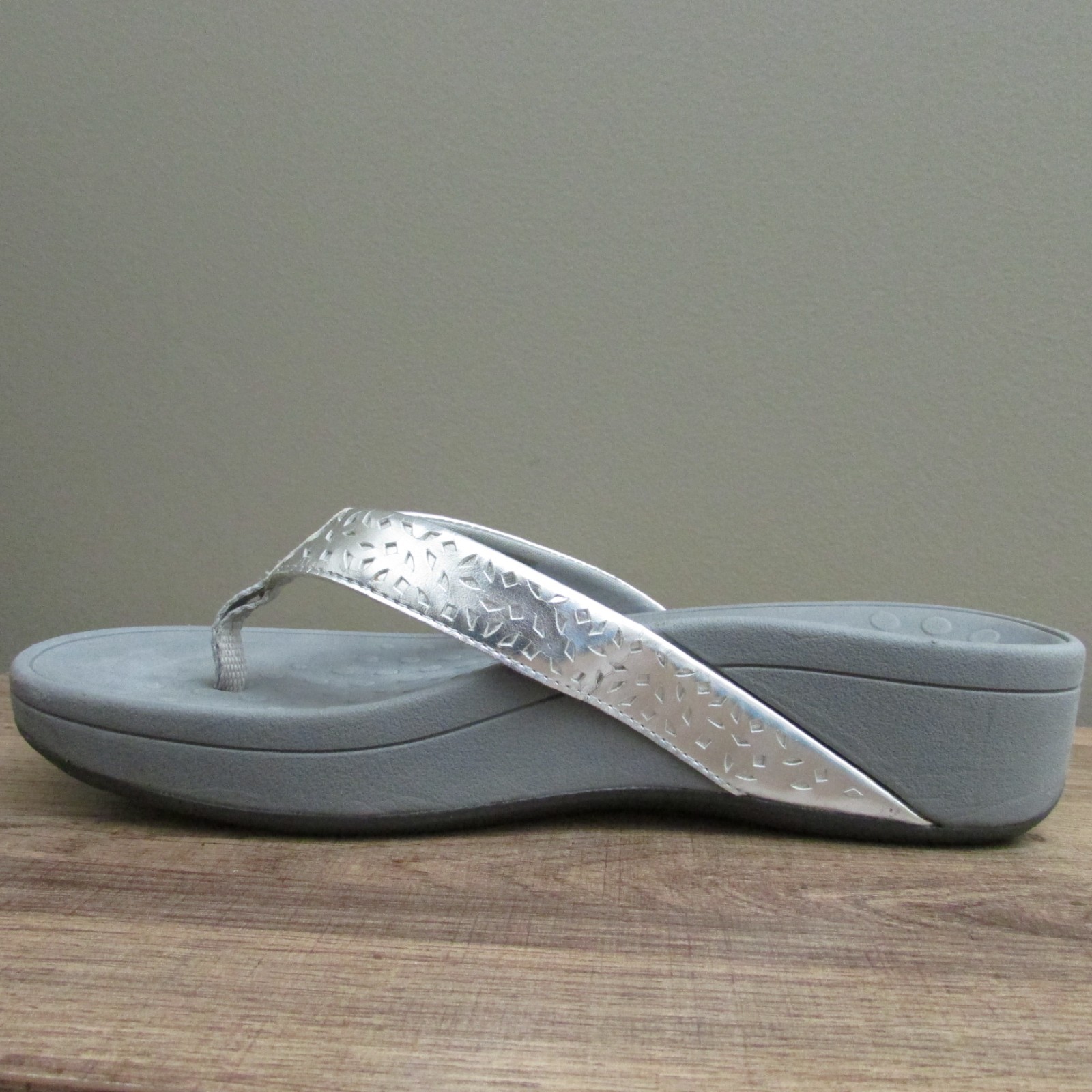 Vionic Zuma silver Platform Wedge Thong Flip Flop sandals Comfort-sz 9