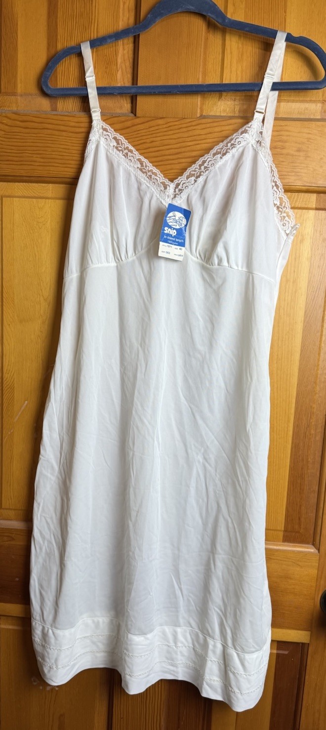 Vtg White Nylon Full Slip Snip Off Hem Style 1011 Size 40