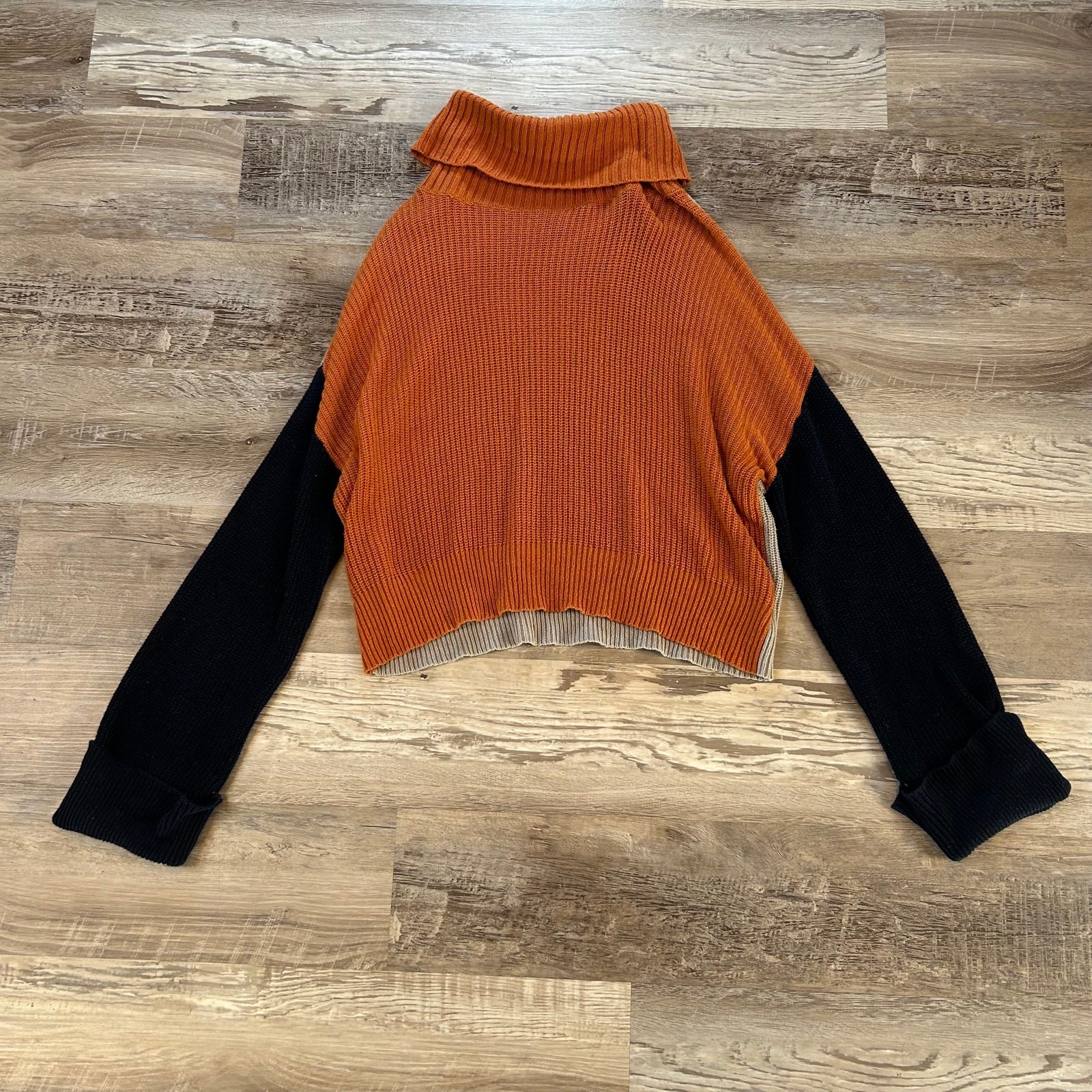 Splendid Colorblock Turtleneck Sweater Beige Orange Navy Cropped Knit Medium