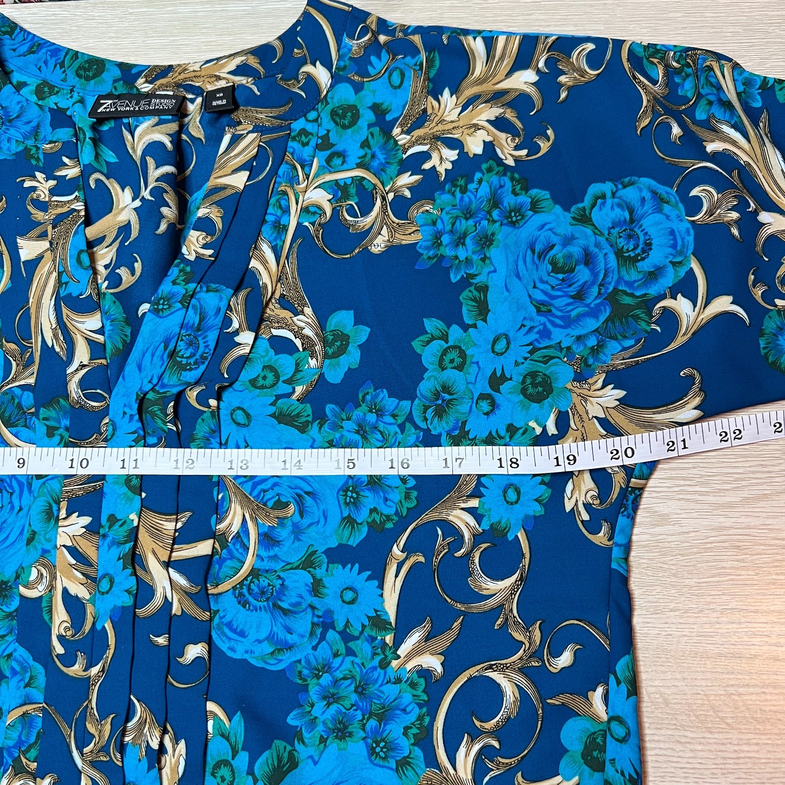 7th Avenue New York & Company Blouse Women’s XS Blue Gold Floral Rococo V-Neck