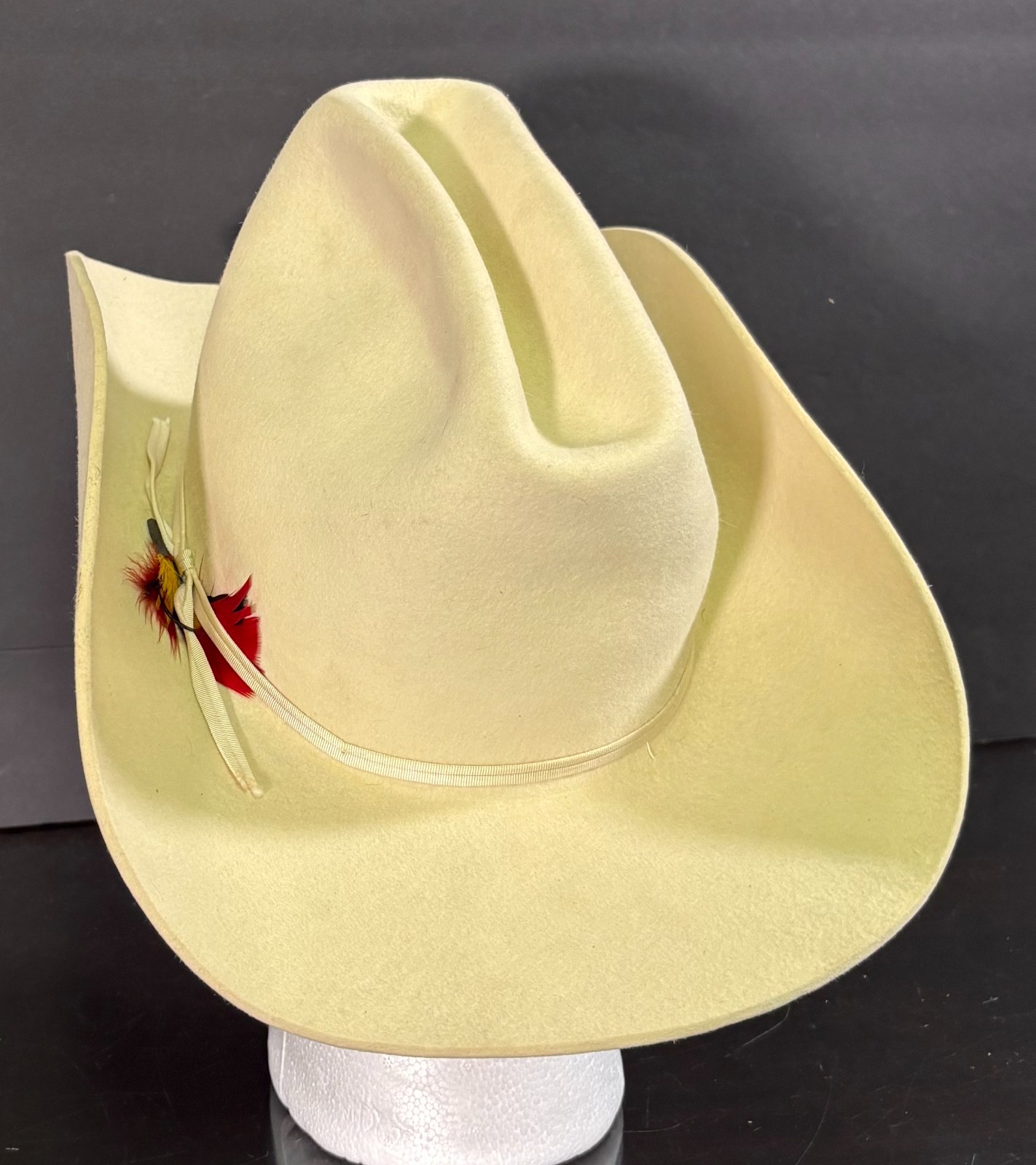Vtg Bailey 25X Beaver 6 7/8 Quarter Horse Cowboy Hat 3-1/2″ Brim Feather White