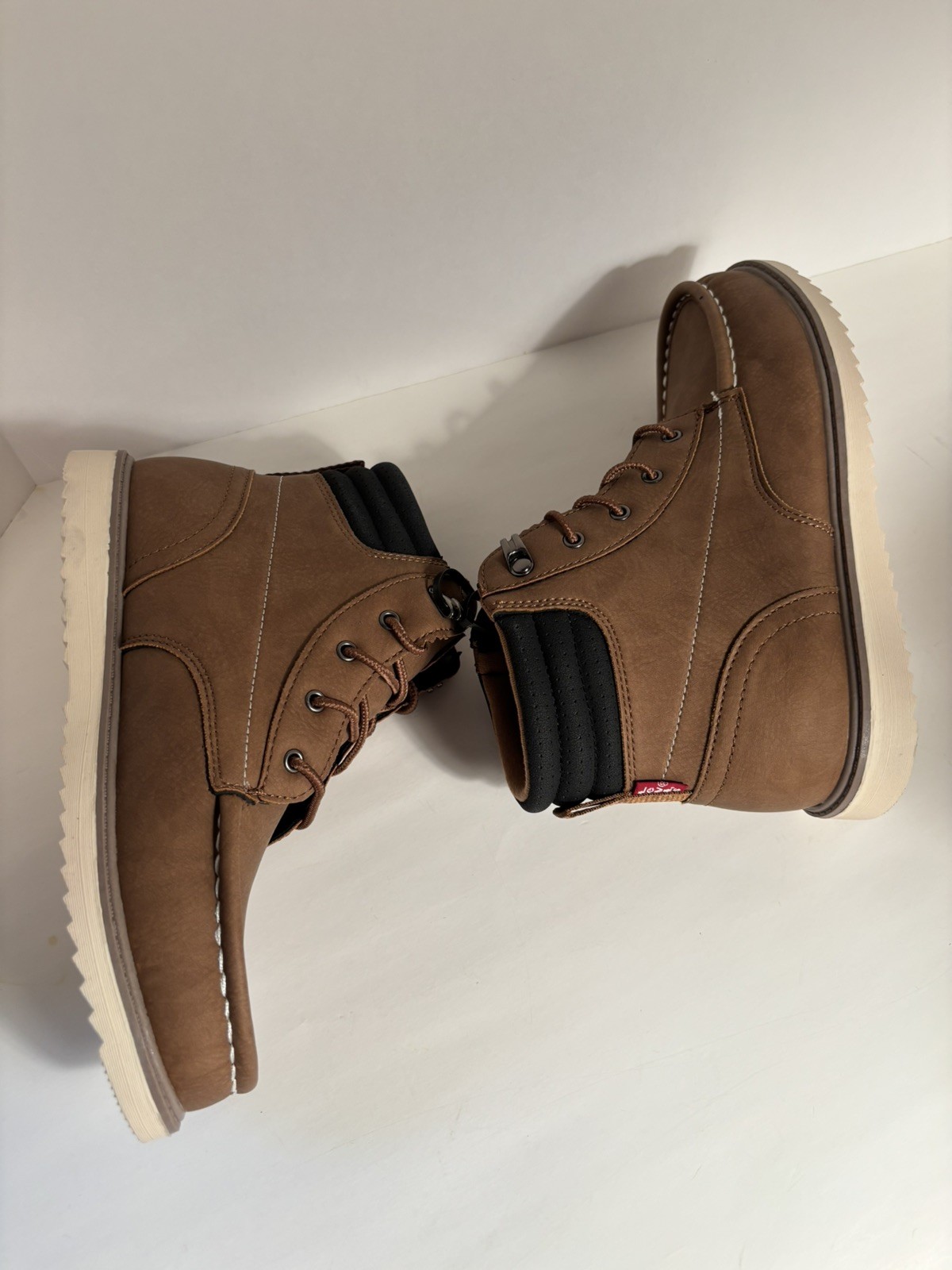 Levi’s Big Kid’s SIZE 4M Dean Boot in Tan/Brown