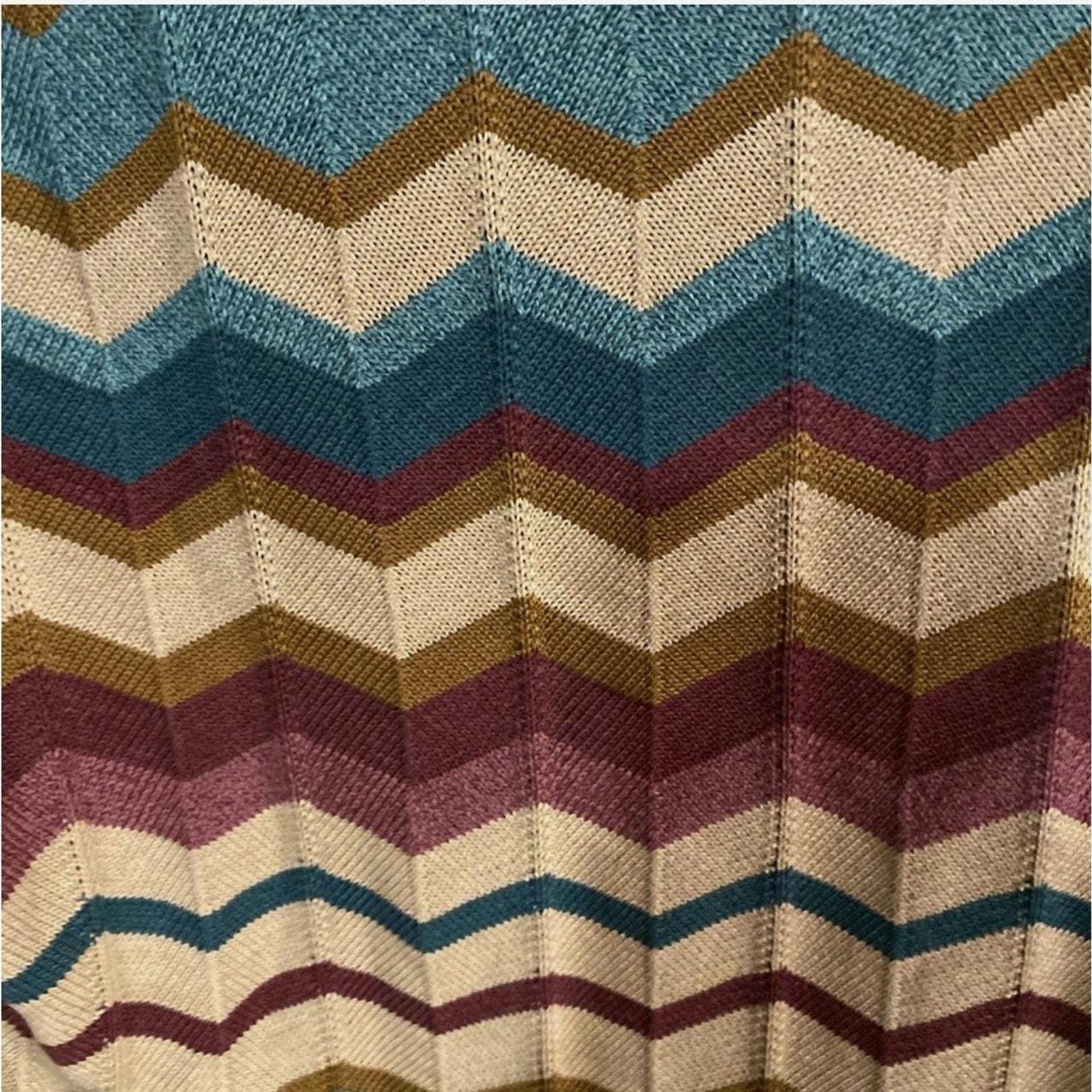 Alfred dunner XL light sweater with distinctive chevrons. Very soft