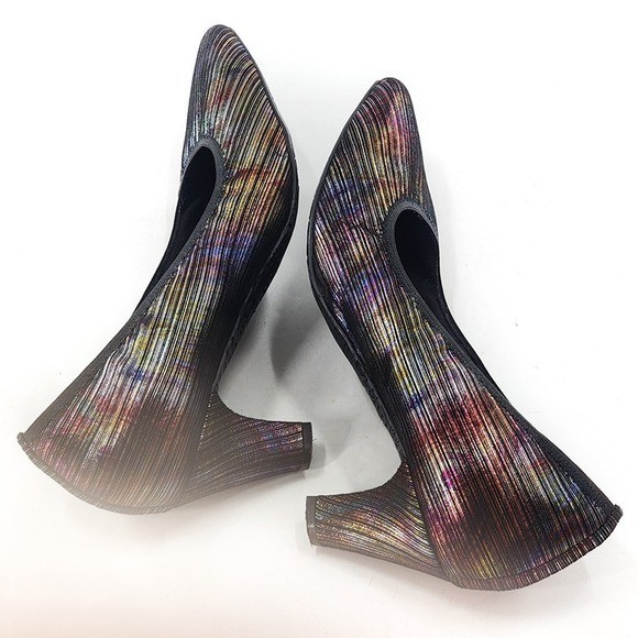 ROS HOMMERSON Karat Shimmer Rainbow Pump Removable Insole Metallic