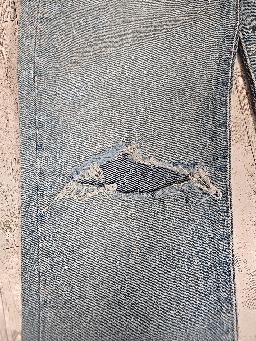 Levi’s 501 Jeans Button Fly 30 32 33 34 36 38 Straight Leg Destructed Knees Mens