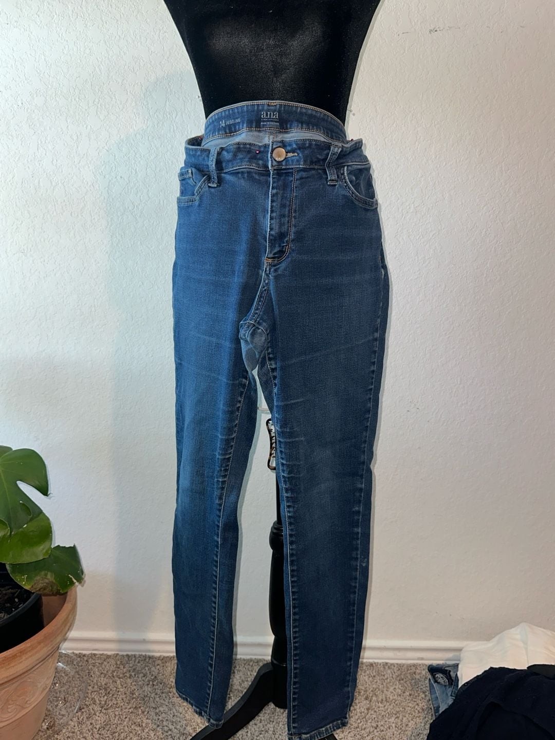a.n.a A New Approach Women’s Size 14 Blue Denim Jegging Jeans