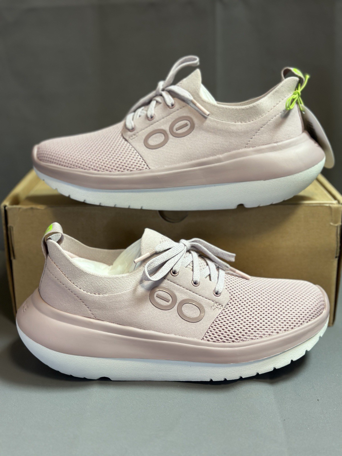 New OOFOS Women’s OOmy Stride in Stardust / White – Recovery Sneakers – Size 7