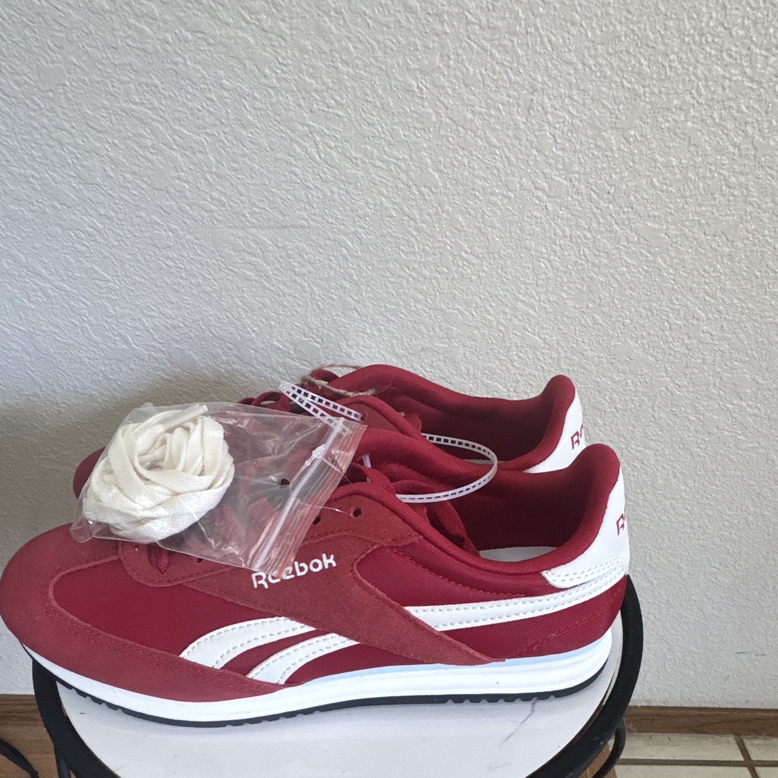 Reebok World 70 Red/White Solid Low Top Lace Up Athletic Sneaker Unisex New
