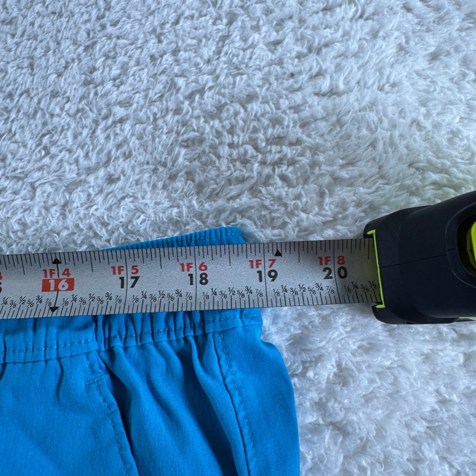 The North Face Men’s Athletic Shorts Light Blue Size XXL 2XL 7″ Inseam Length