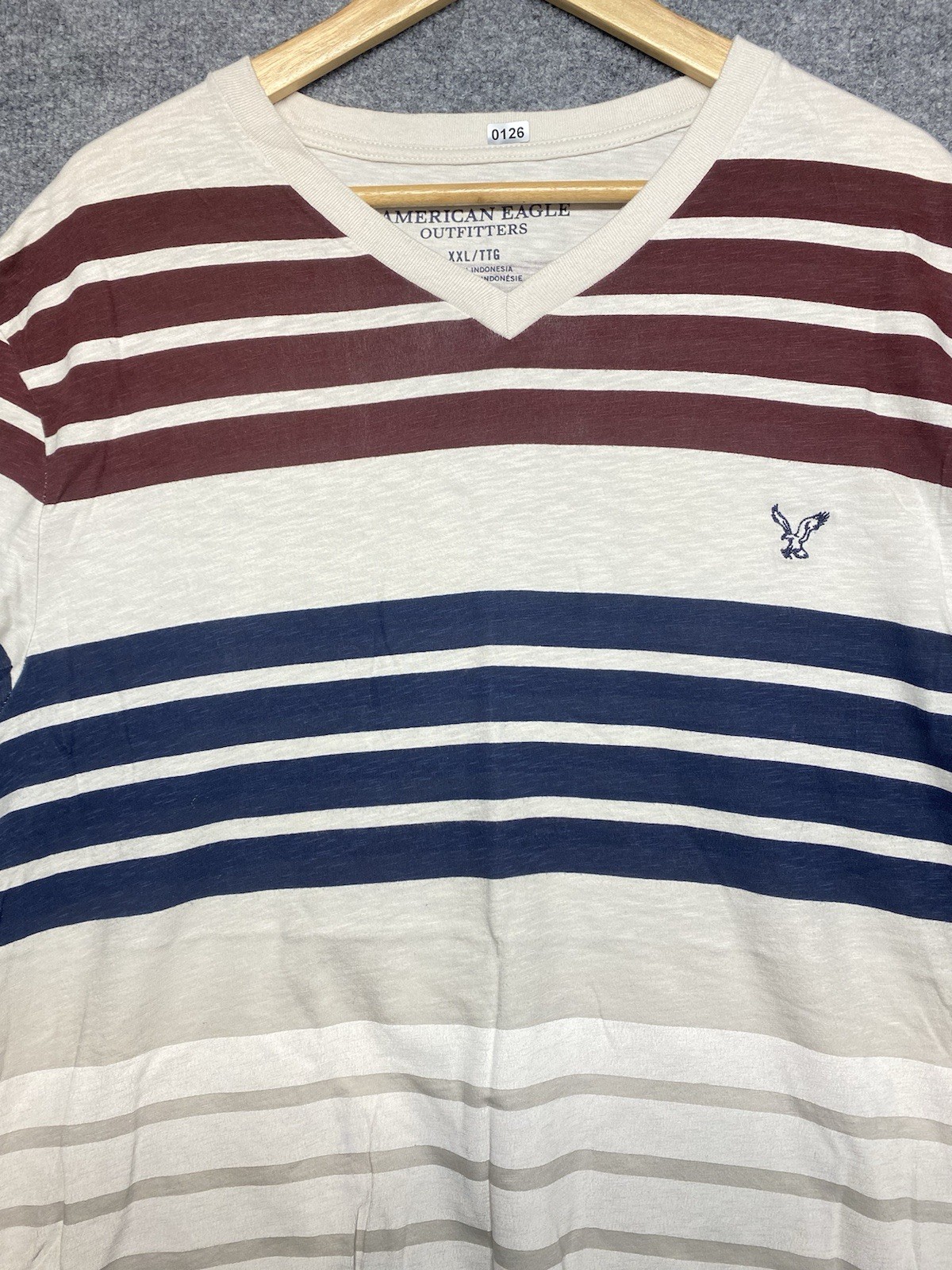 American Eagle Navy Blue Striped V-Neck T-Shirt Athletic Fit Men’s Sz XXL Cream