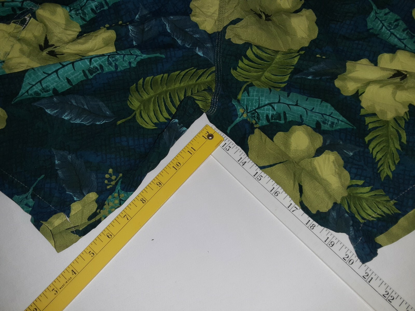 RS SURF APPAREL SWIM TRUNKS LNWOT Men’s Size LARGE (SEE MEASUREMENTS)