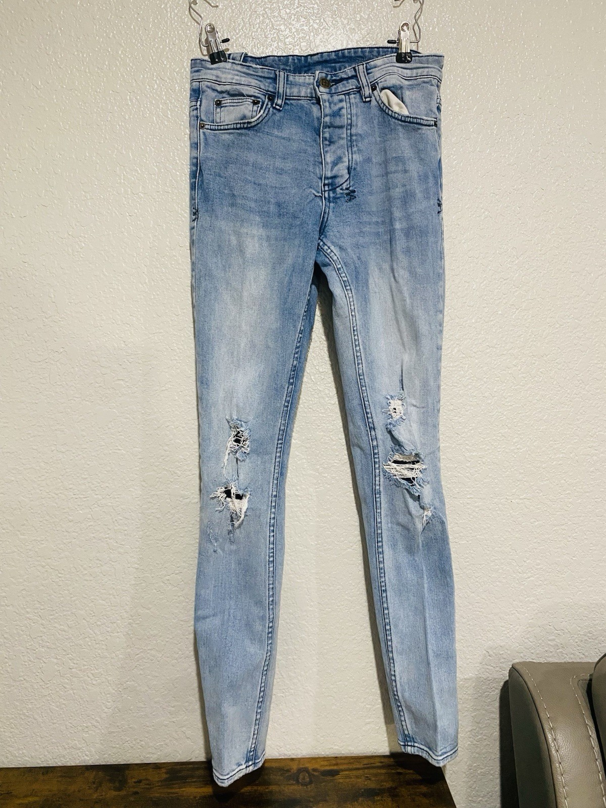 Ksubi Women’s Light Wash Distressed Skinny Stretch 5-Pocket Logo Jeans