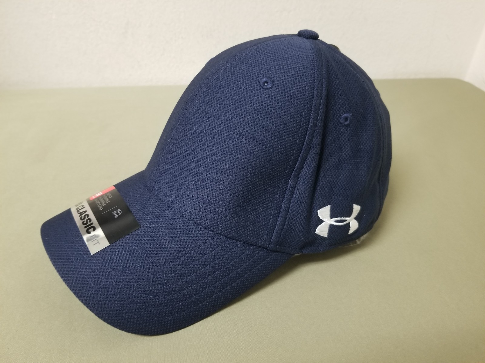 New Under Armour Classic Fit Mens Fitted Baseball cap.