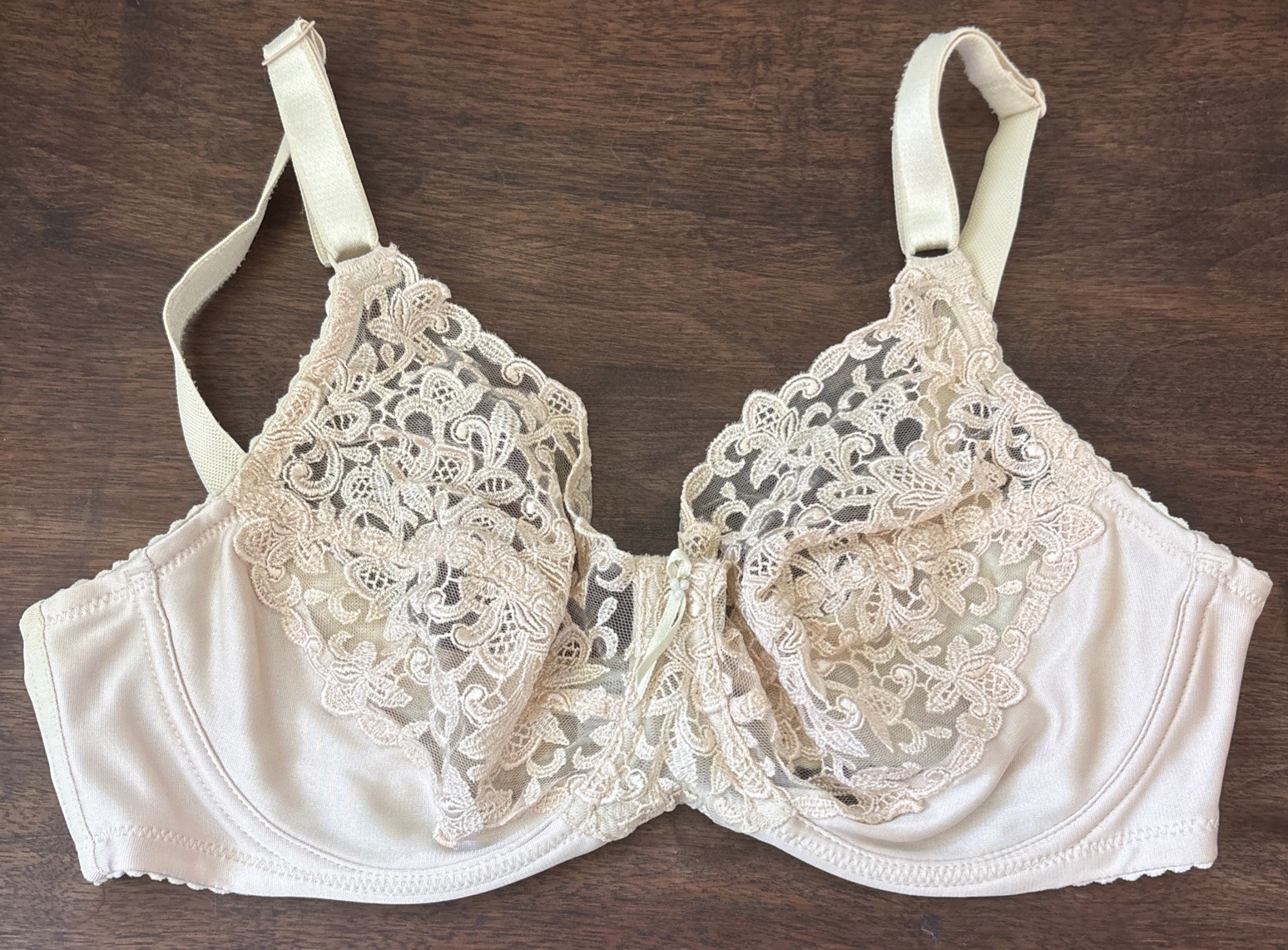 32D WACOAL Nude Tan Lace Underwire Bra Floral Embroidered Some Pilling As Shown
