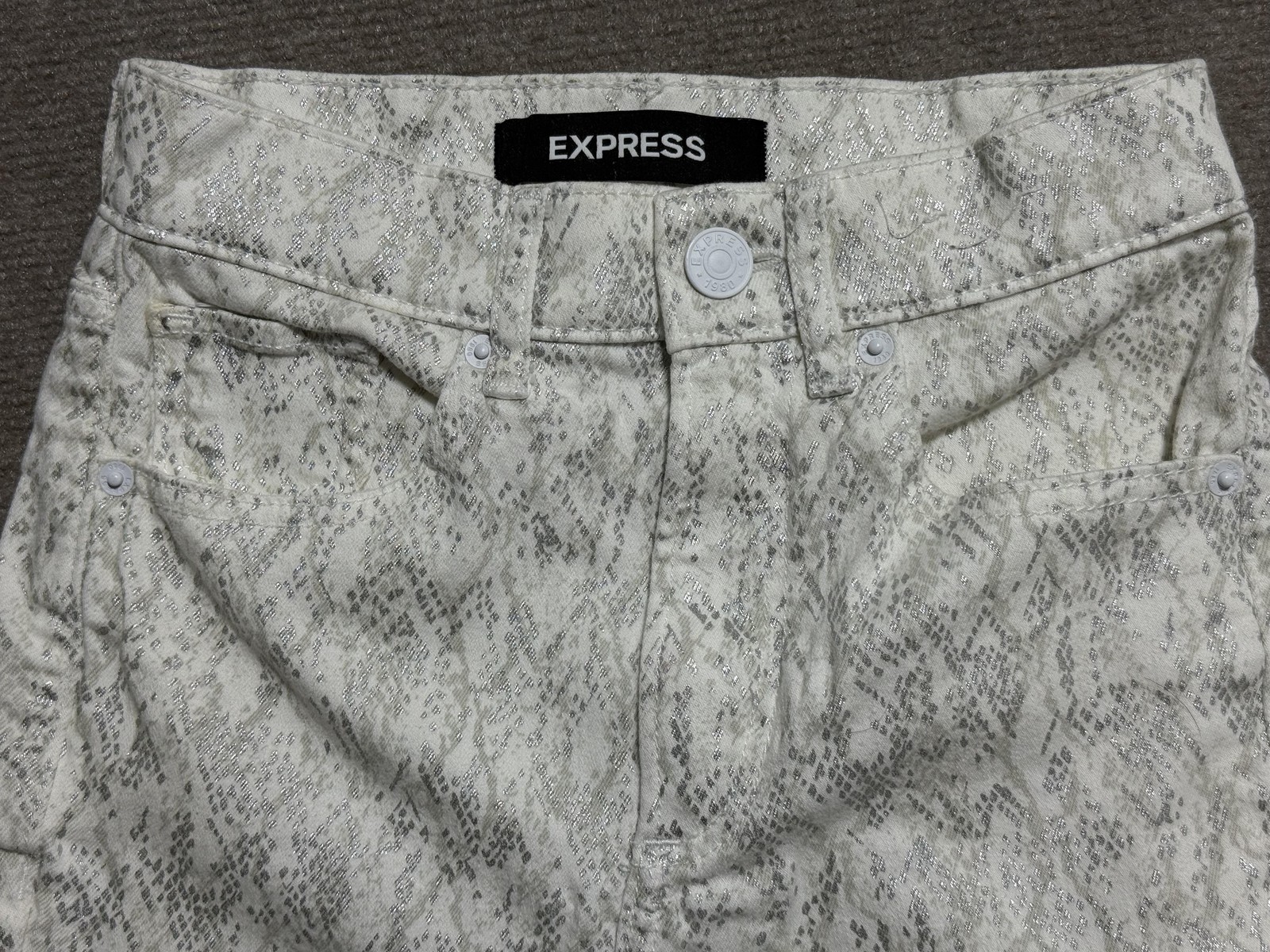 Express Pants Womens 00 White Silver Cropped Straight Super High Rise Snakeskin