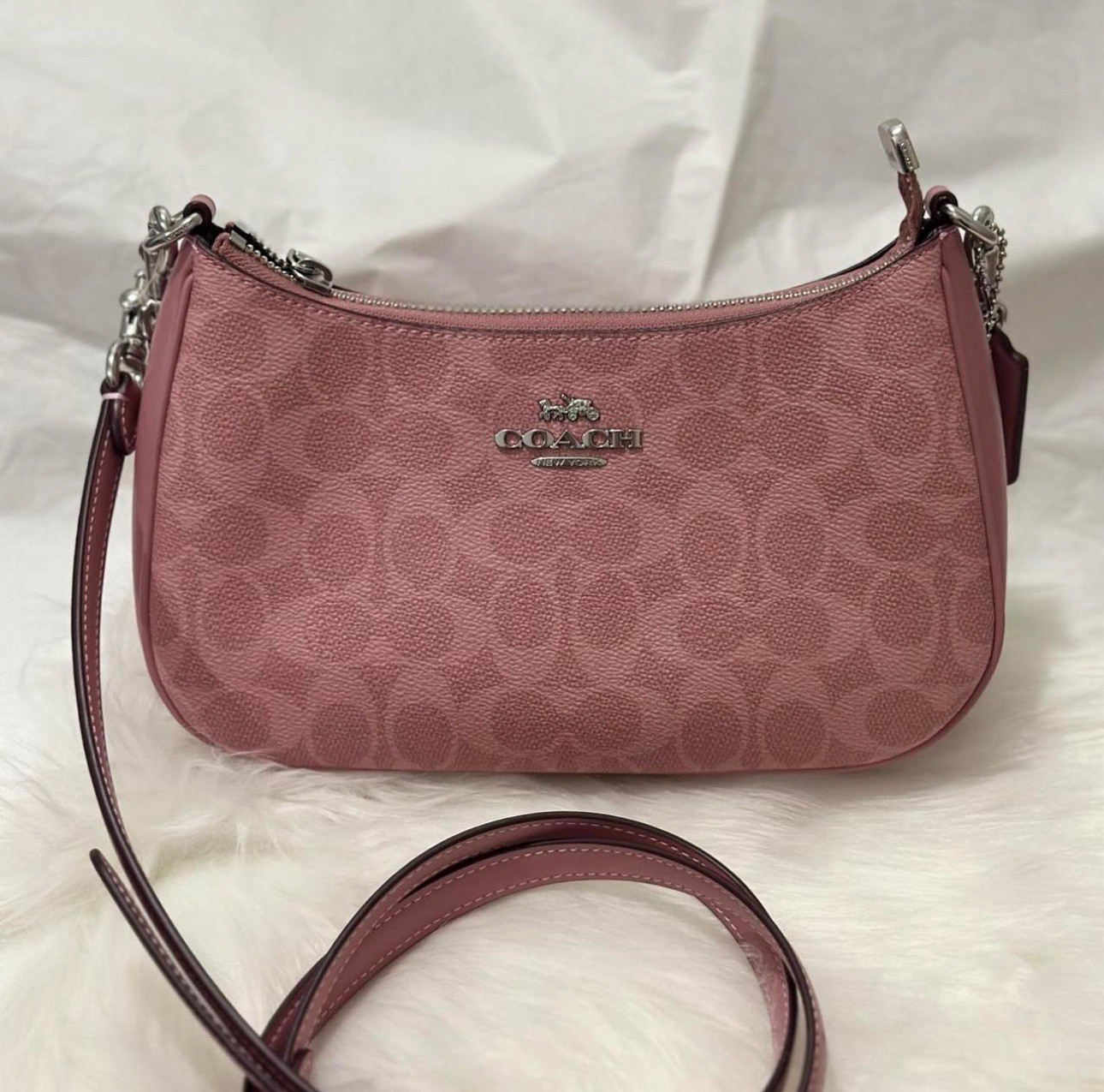 Coach Teri Shoulder Bag In Signature Canvas CV933 Dusty Pink