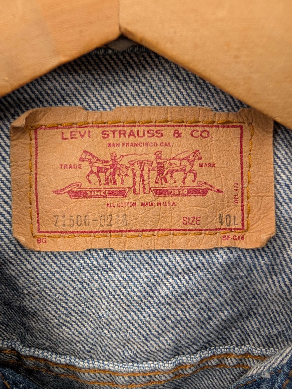 vintage Levi’s denim jacket USA made slim fit 40l