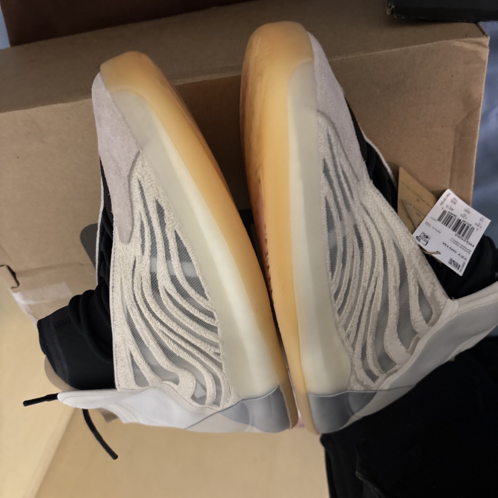 US MENS 14 ADIDAS YEEZY QUANTUM BOOST SKU HQ2085 Color MISTSL