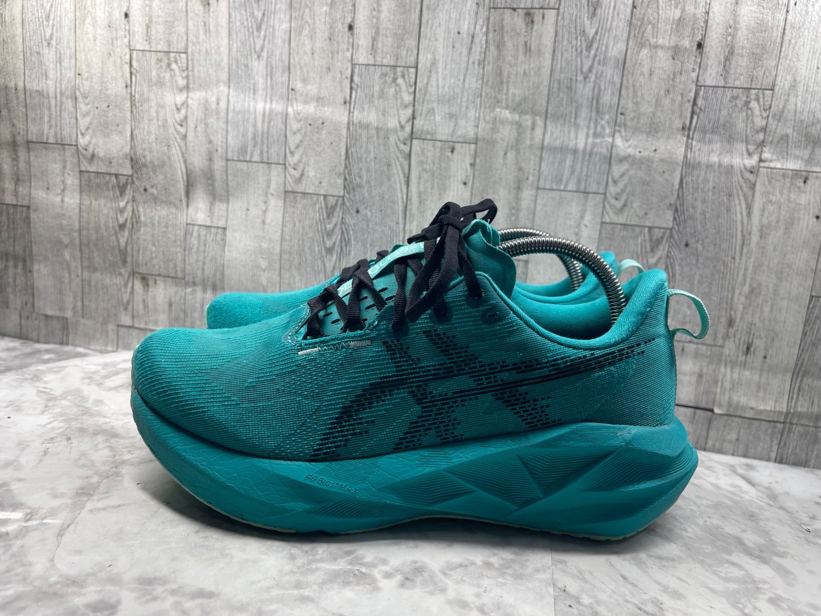Asics Novoblast 5 Sneakers Men 8M Running Shoes Green Athletic Trainers