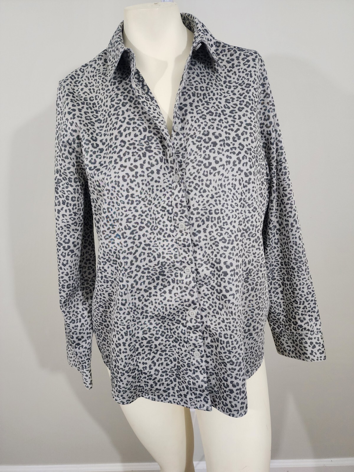 Chicos Womens 1 US MED No Iron Cool max button up Neutral Animal Print leopard