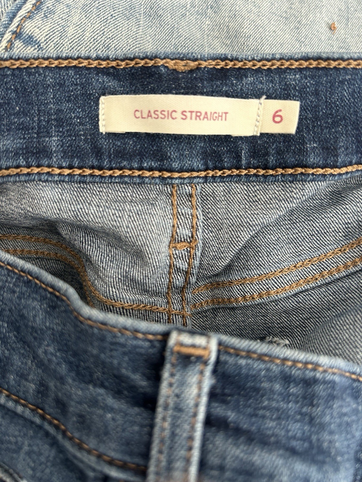 Levi’s Women’s Straight Leg Stretch Denim Jeans Medium Wash Mid Rise Size 6