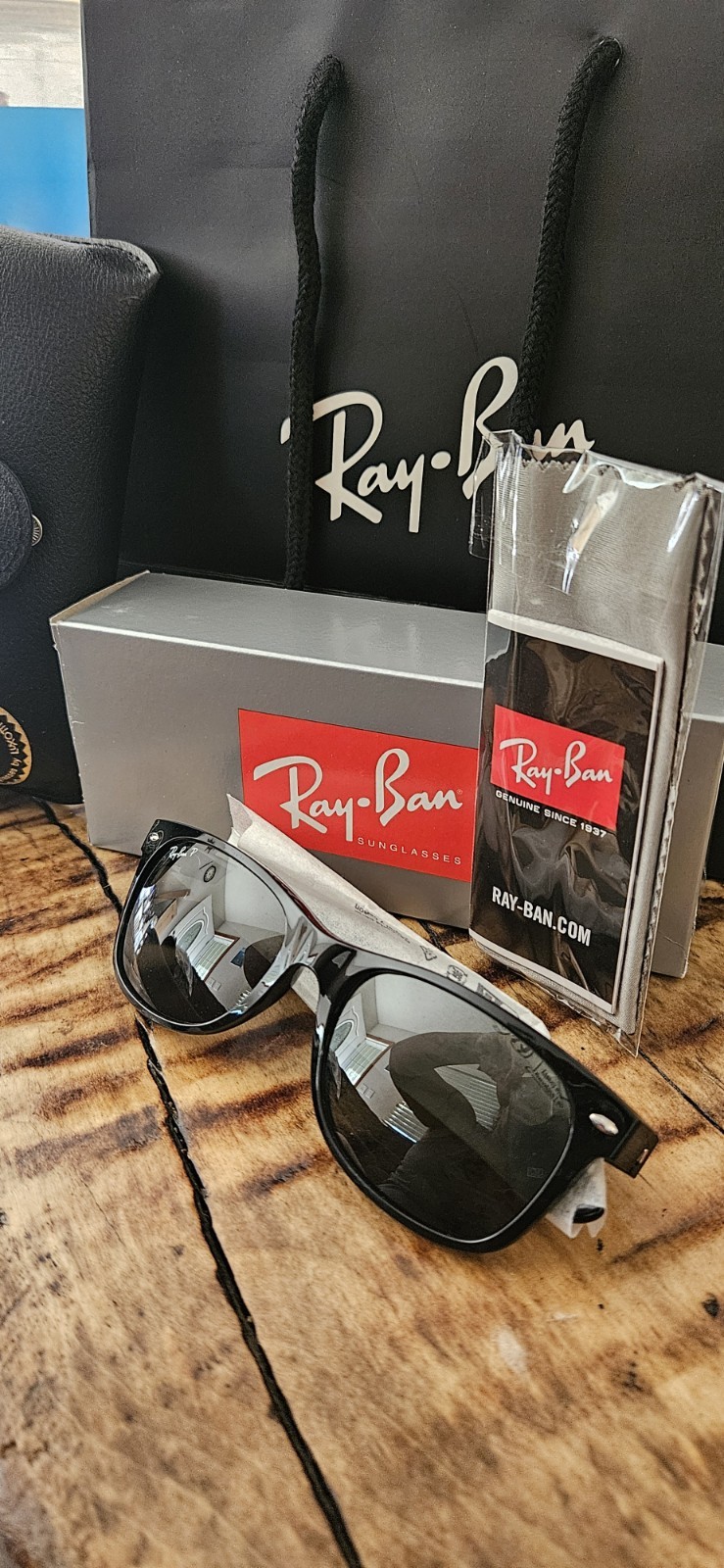 Ray-Ban ORB2132 New Wayfarer Black Frame Green Polarized Lens 55-18 UV400