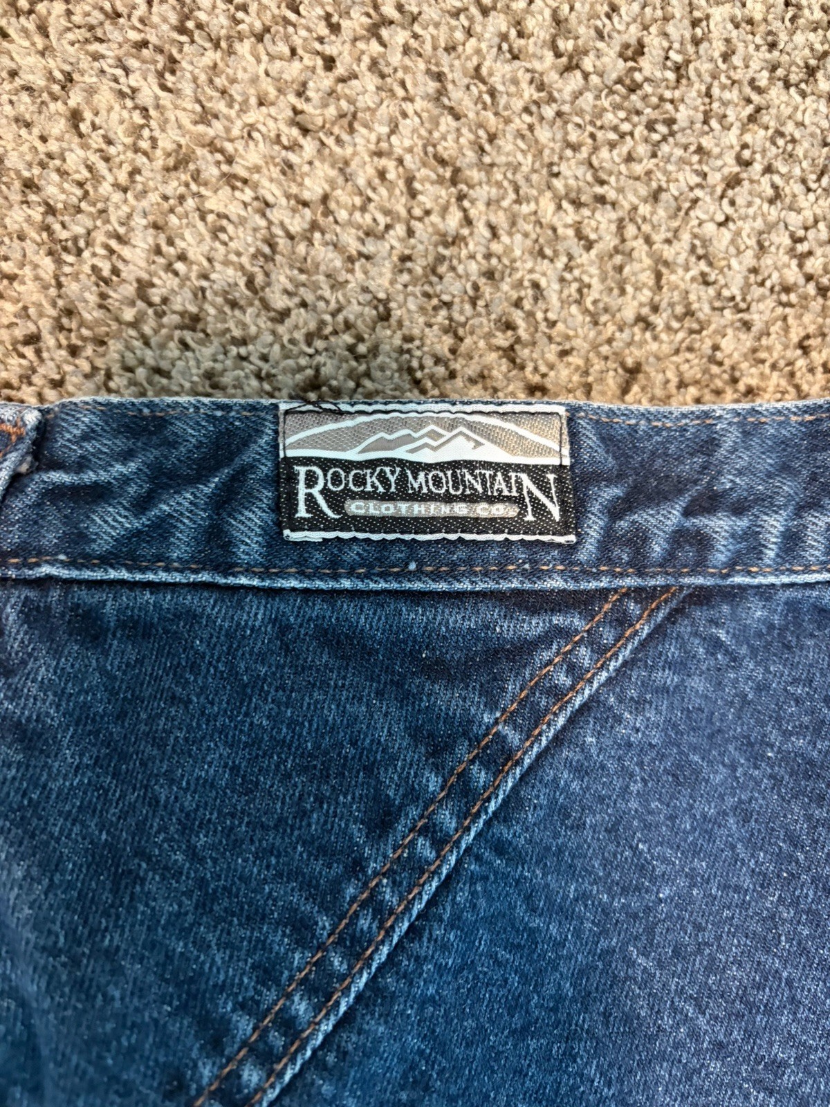 Rocky Mountain Clothing Co. Men’s Blue Medium Wash Tapered Denim Jeans 5-Pocket