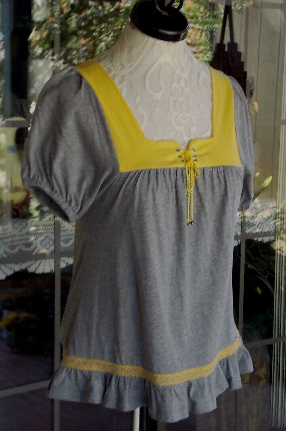 Babydoll Style Short Sleeve Ruffle Trim Derek Heart Shirt Sz S, M 34-36″ Bust