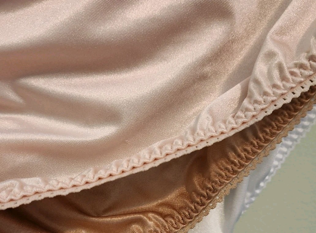Vanity Fair Women’s 5XL (12) Light Control Undershapers HI-CUT Briefs Panties