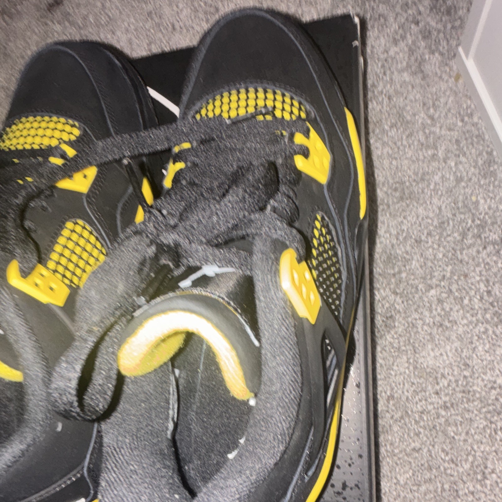 Jordan Air Jordan 4 Retro Thunder Black/Yellow Men’s Mid Top Basketball Sneaker