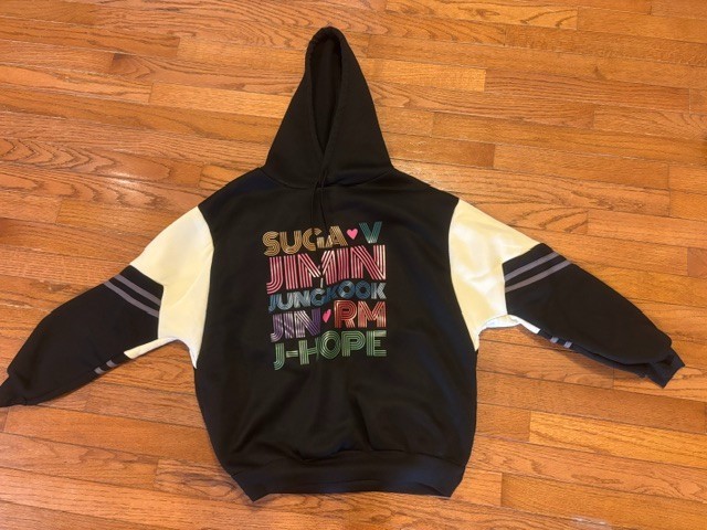 B21 BTS Black Hooded Sweatshirt Size Medium – Suga Jimin Junqkook Jin RM J-Hope