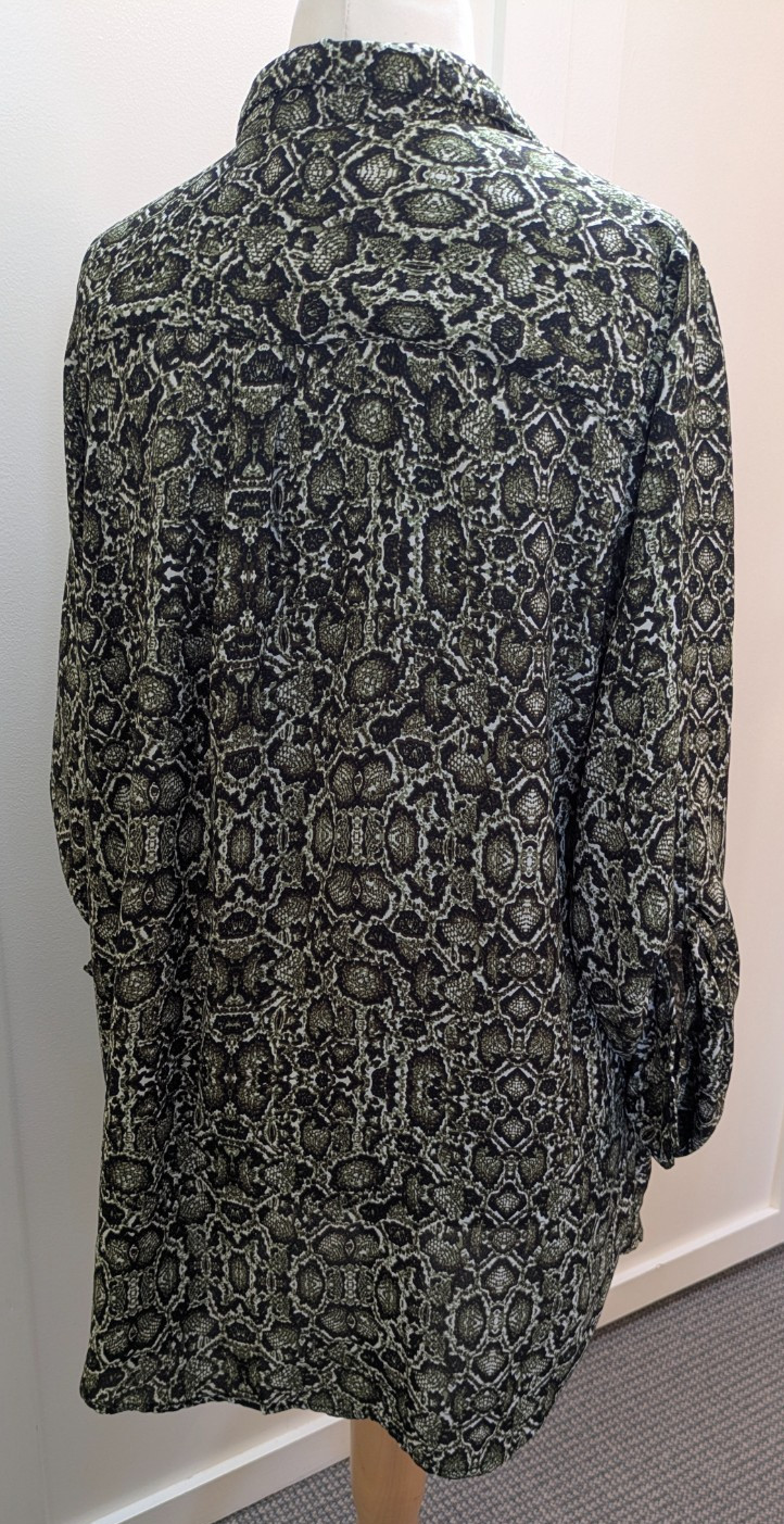 Yours Clothing Tunic/Top size 20 with sleeve tabs