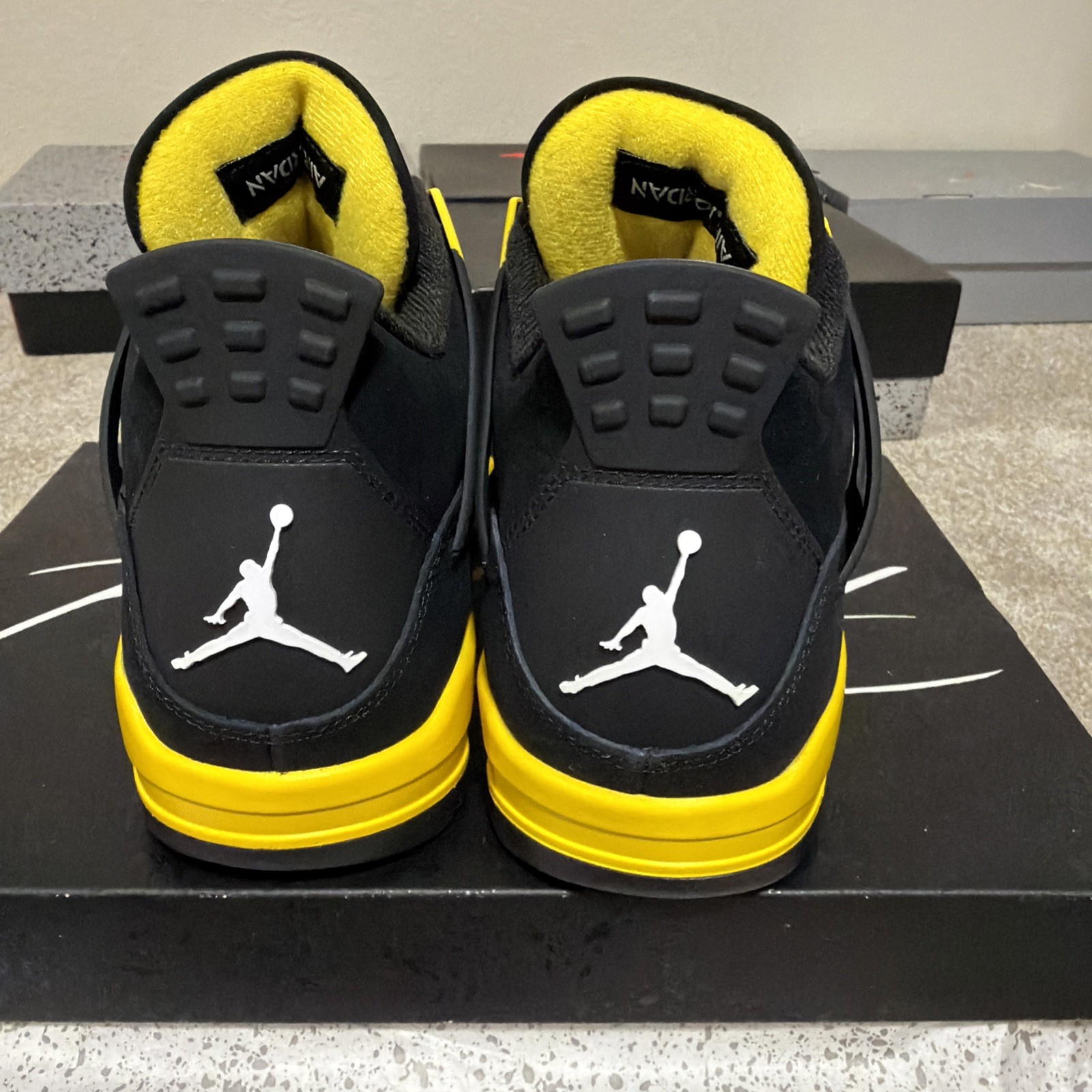 Size 11 – Jordan 4 Retro Mid Thunder