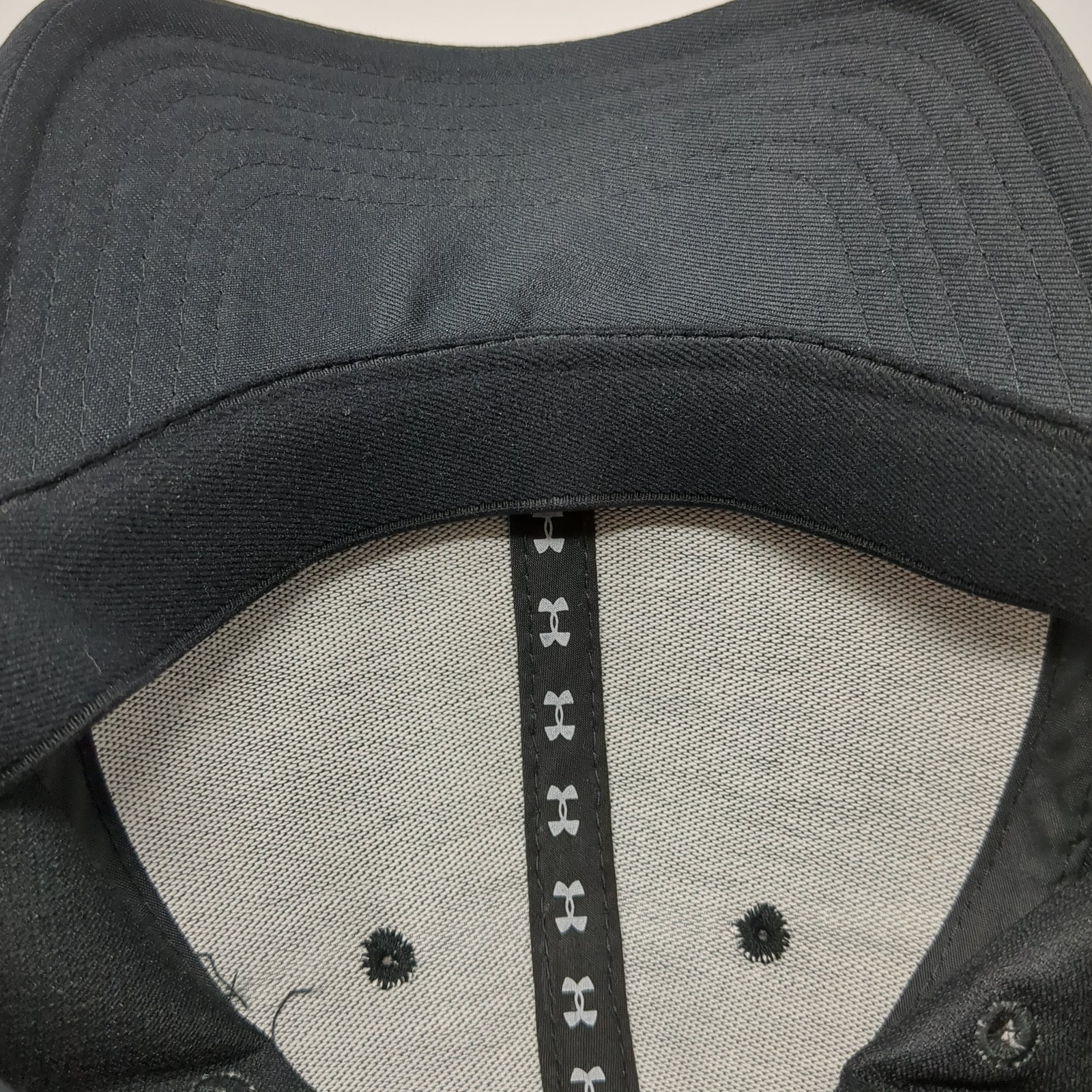 Under Armour Fitted Hat Black Large Vent Holes Logo Outdoor Solid