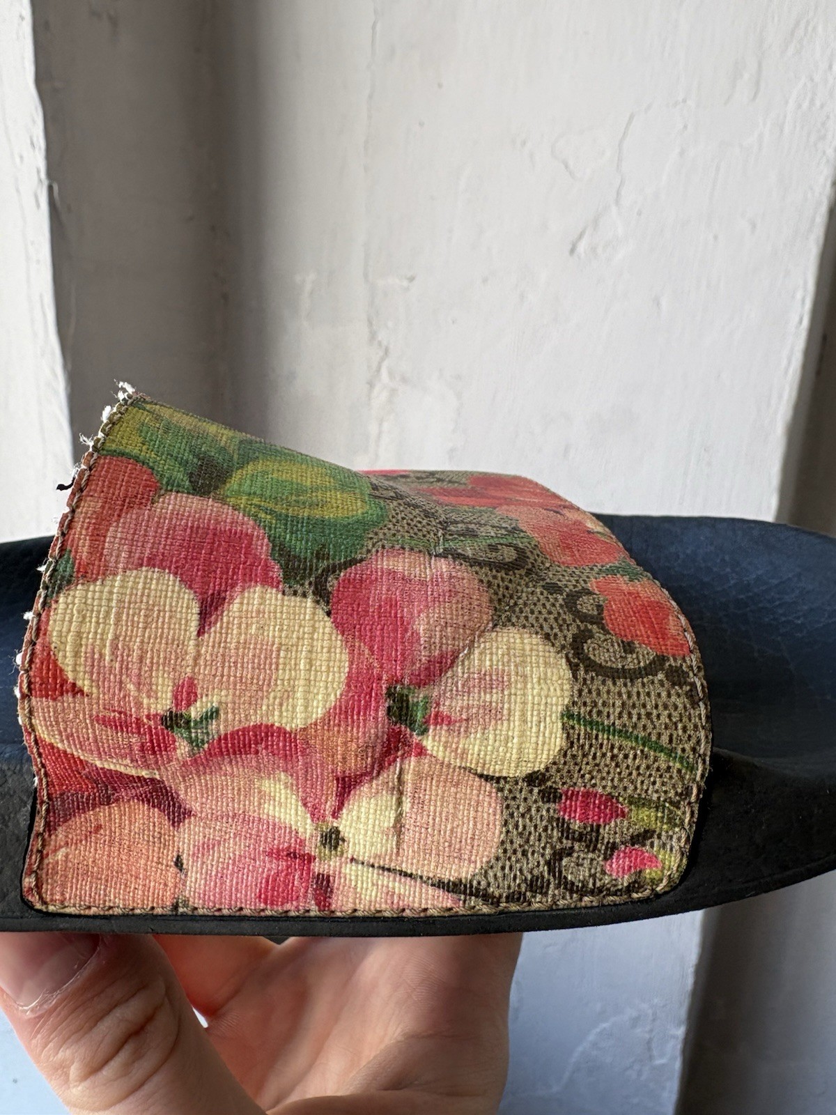 GUCCI GG SUPREME Flip Floops Monogram Floral Blooms Slide Sandals Womens Size 40