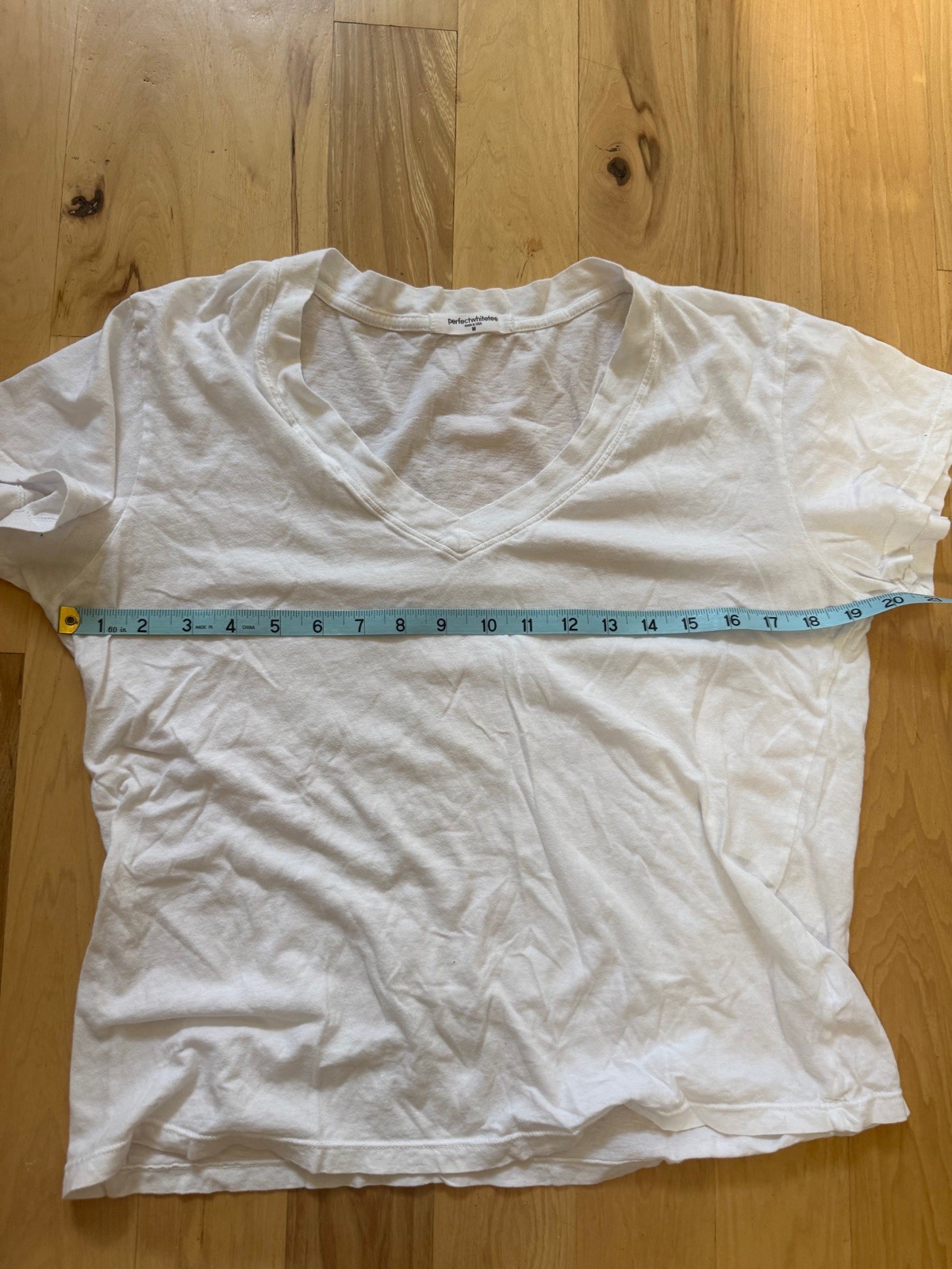 Perfect White Tee T Shirt Women’s Basic V-Neck Short Sleeve White Size M